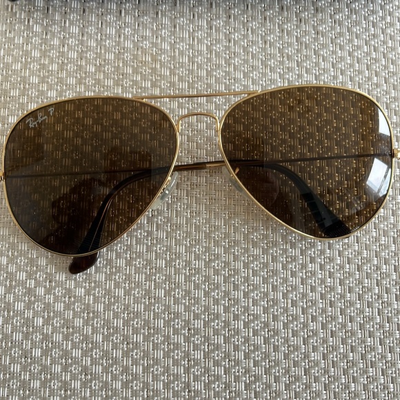 Ray Ban Large Polarized 62mm Aviator Sunglasses - Picture 7 of 8